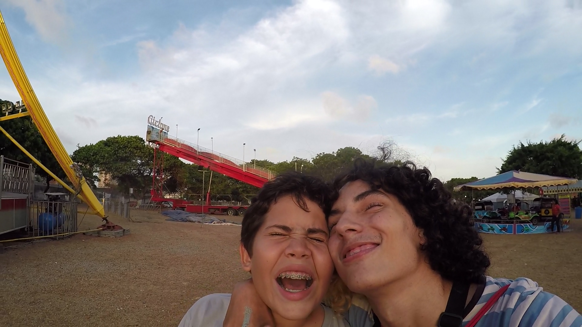 http://videos.introcdc.com/Canal/Vlogs/CPPP/Universal Park 2019/GOPR5615.00_08_32_15.Quadro034.png